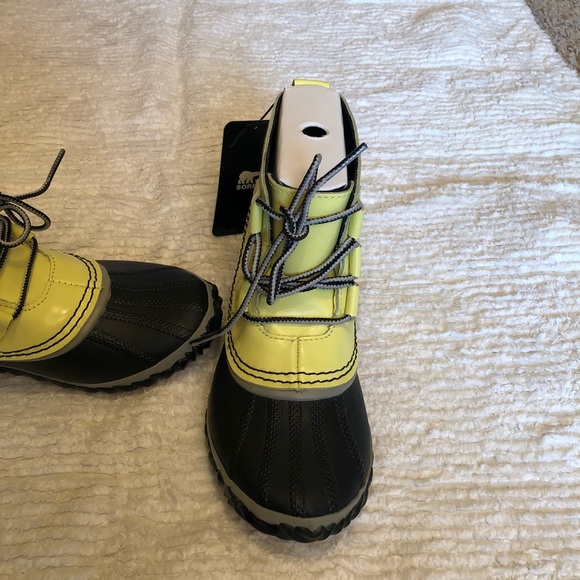 Sorel Out N About Waterproof Rain Boot siz… - Picture 4 of 8